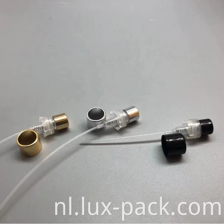 Aangepast nieuw ontwerp zwart zilver en goud 15 mm aluminium parfum spuiter gemakkelijke krimp pompspray met aluminium cap